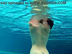 令人惊叹的欧洲熟女Sazan在水下拍摄情色镜头